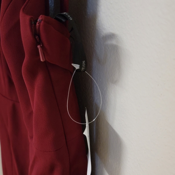 CLEARANCE NWT Dessy Collection by Vivian Diamond Halter Open Back Dress Size 4 - Picture 4 of 9